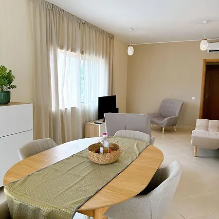 T2 Colina Boavista - דירה *